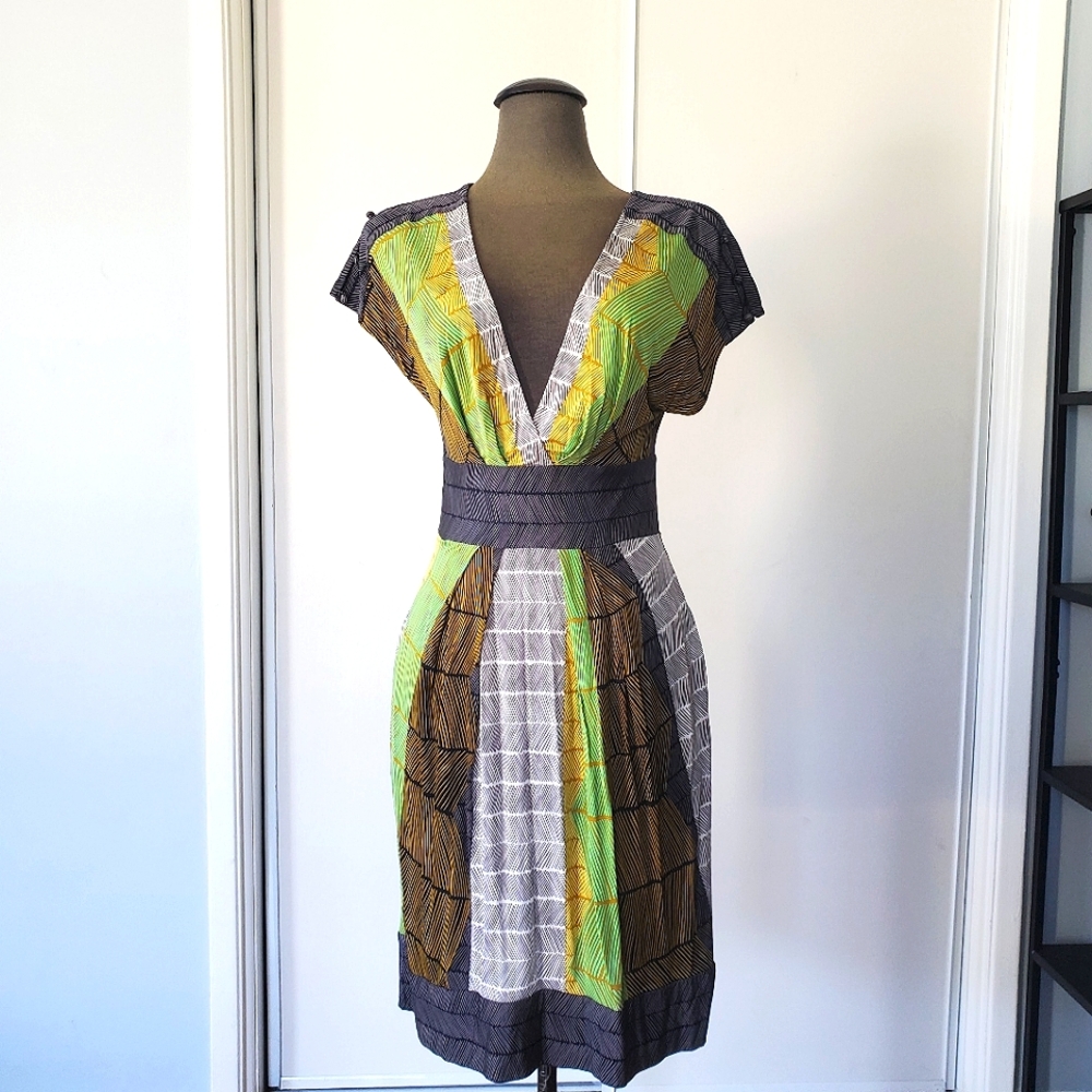 BCBGMAXAZRIA Deep V~Neck Dress with Pockets Medium